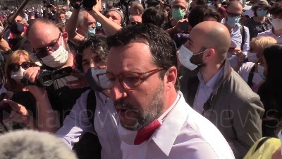 Scene from 2 giugno, Salvini: "Manifestare proprie idee è il bello della democrazia"