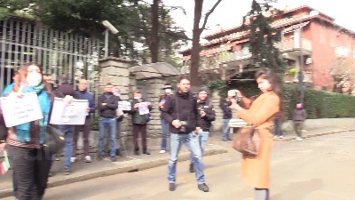 Scene from Ucraina, tensione davanti al consolato della Russia a Milano: "Russi fascisti"