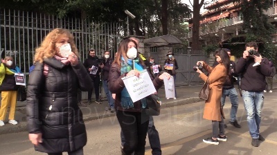 Scene from Ucraina, tensione davanti al consolato della Russia a Milano: "Russi fascisti"