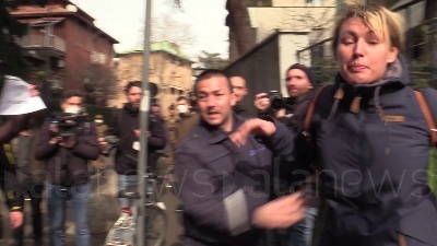Scene from Ucraina, tensione davanti al consolato della Russia a Milano: "Russi fascisti"