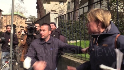 Scene from Ucraina, tensione davanti al consolato della Russia a Milano: "Russi fascisti"