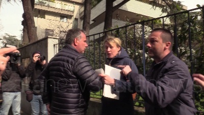 Scene from Ucraina, tensione davanti al consolato della Russia a Milano: "Russi fascisti"