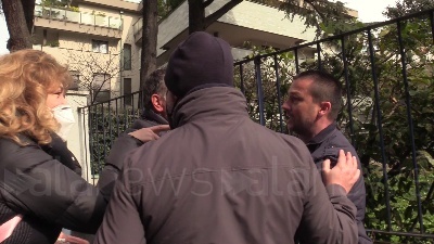 Scene from Ucraina, tensione davanti al consolato della Russia a Milano: "Russi fascisti"