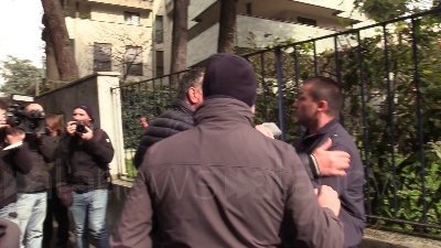 Scene from Ucraina, tensione davanti al consolato della Russia a Milano: "Russi fascisti"