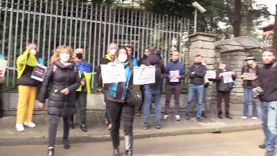 Scene from Ucraina, tensione davanti al consolato della Russia a Milano: "Russi fascisti"