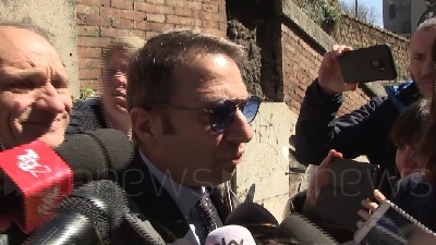 Scene from De Vito, avv. Di Lorenzo: "E' sereno e sicuro di chiarire la sua posizione"