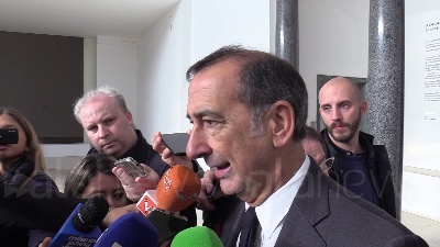 Scene from Sala: "Meglio Renzi, Salvini è un Berlusconi meno simpatico"