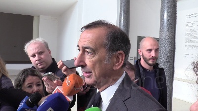 Scene from Sala: "Meglio Renzi, Salvini è un Berlusconi meno simpatico"