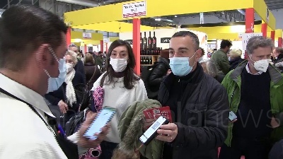 Scene from Artigiano in Fiera e Green Pass, ristoratori: "Alcuni mostrano il base, qualcuno ne ha tre diversi"