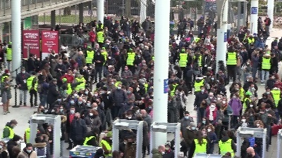 Scene from Artigiano in Fiera e Green Pass, ristoratori: "Alcuni mostrano il base, qualcuno ne ha tre diversi"