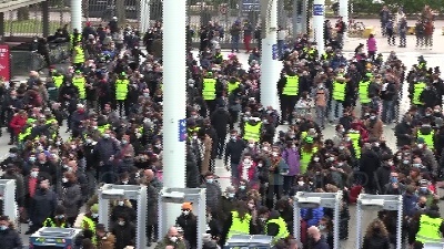 Scene from Artigiano in Fiera e Green Pass, ristoratori: "Alcuni mostrano il base, qualcuno ne ha tre diversi"