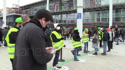 Scene from Artigiano in Fiera e Green Pass, ristoratori: "Alcuni mostrano il base, qualcuno ne ha tre diversi"