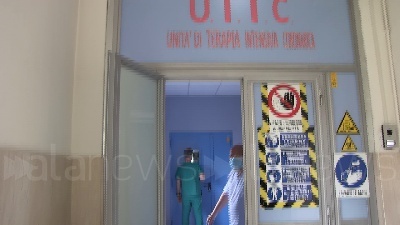 Scene from Coronavirus, cambio turno nella terapia intensiva del Celio, sui volti i segni della fatica