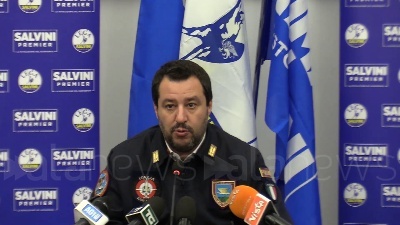 Scene from Salvini: "Habemus manovram"