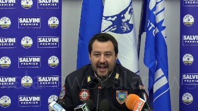 Scene from Salvini: "Habemus manovram"