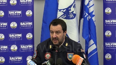 Scene from Salvini: "Habemus manovram"