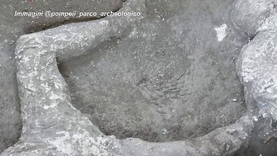 Scene from Pompei restituisce i corpi integri di due fuggiaschi