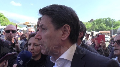 Scene from Pil, Conte: "Giorgetti brinda con spumante comprato da altri"