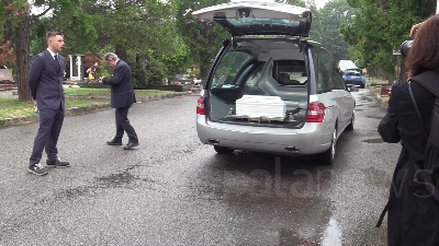 Scene from Neonata trovata morta nel cassonetto a Milano, i funerali a Bruzzano