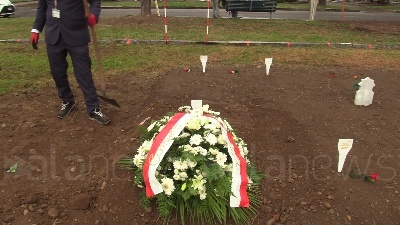 Scene from Neonata trovata morta nel cassonetto a Milano, i funerali a Bruzzano