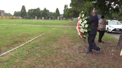 Scene from Neonata trovata morta nel cassonetto a Milano, i funerali a Bruzzano