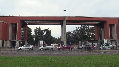 Scene from Neonata trovata morta nel cassonetto a Milano, i funerali a Bruzzano