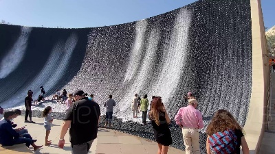 Scene from Expo Dubai 2020, lo spettacolo surreale della Water Feature