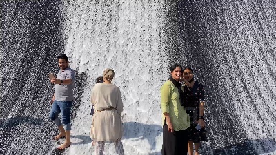 Scene from Expo Dubai 2020, lo spettacolo surreale della Water Feature