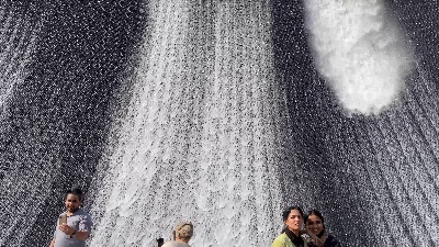 Scene from Expo Dubai 2020, lo spettacolo surreale della Water Feature
