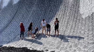 Scene from Expo Dubai 2020, lo spettacolo surreale della Water Feature