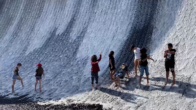 Scene from Expo Dubai 2020, lo spettacolo surreale della Water Feature
