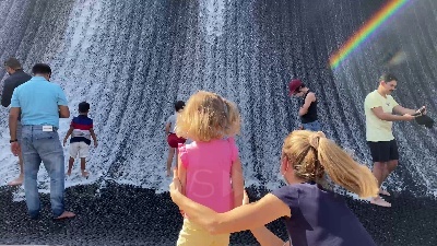 Scene from Expo Dubai 2020, lo spettacolo surreale della Water Feature