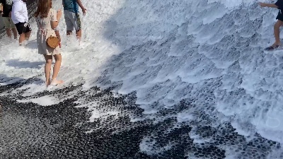 Scene from Expo Dubai 2020, lo spettacolo surreale della Water Feature