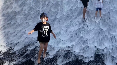 Scene from Expo Dubai 2020, lo spettacolo surreale della Water Feature