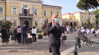 Scene from Coronavirus, Zingaretti allo Spallanzani: "Inizia nuova fase, tenere alta la guardia"