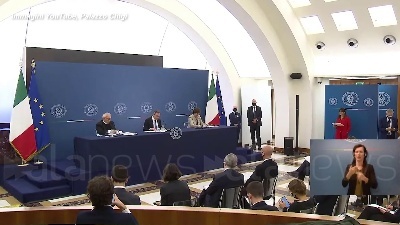 Scene from Governo, Draghi: "Finora mantenuto gli impegni, non seguo il calendario elettorale"