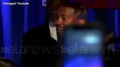Scene from Kanye West scoppia a piangere: "Mio padre voleva abortirmi, mia madre mi ha salvato"