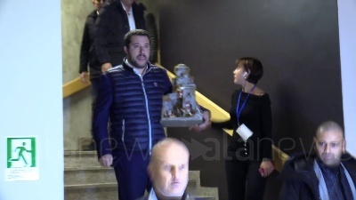 Scene from Congresso Lega, Salvini arriva col presepe
