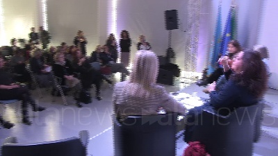 Scene from Donne, in mostra le lastre della violenza