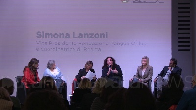 Scene from Donne, in mostra le lastre della violenza